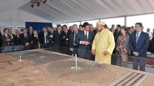 Le Roi du Maroc Mohammed VI inaugure dans le sud du royaume, la plus grande centrale solaire dans le monde